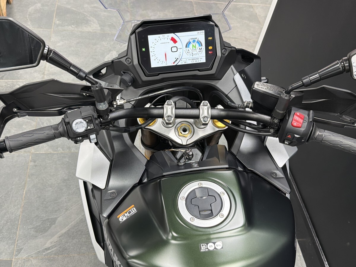 Suzuki GSX-S1000 GX+