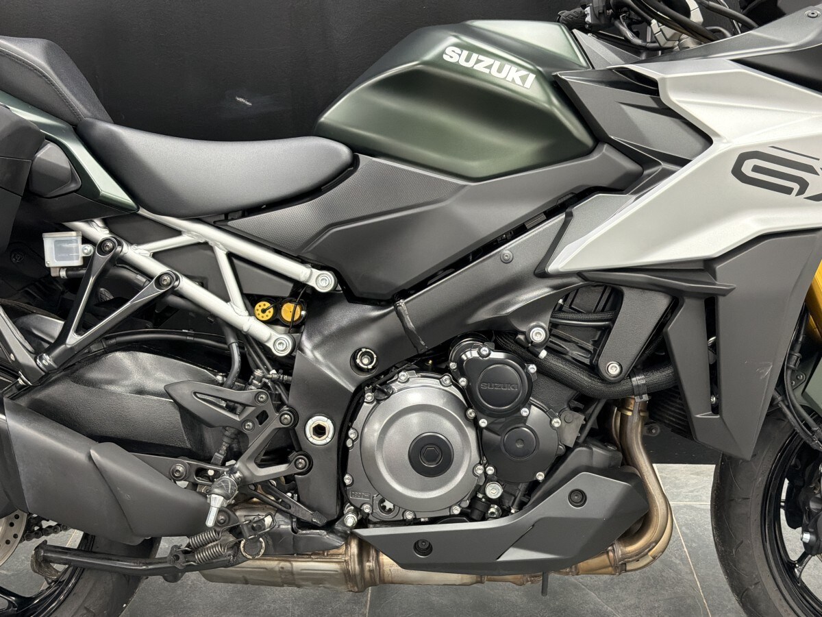 Suzuki GSX-S1000 GX+