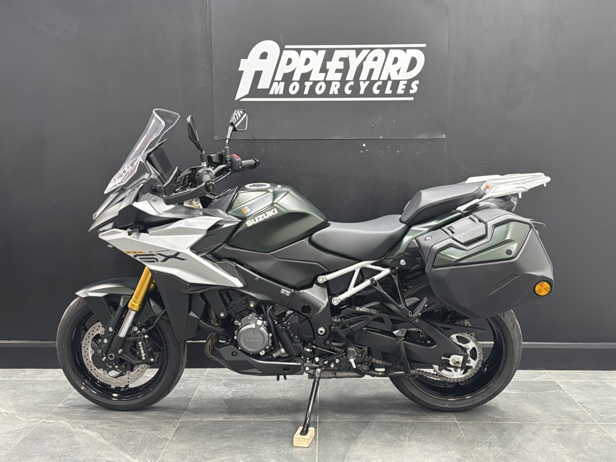 Suzuki GSX-S1000 GX+