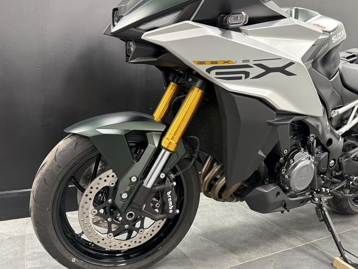 Suzuki GSX-S1000 GX+