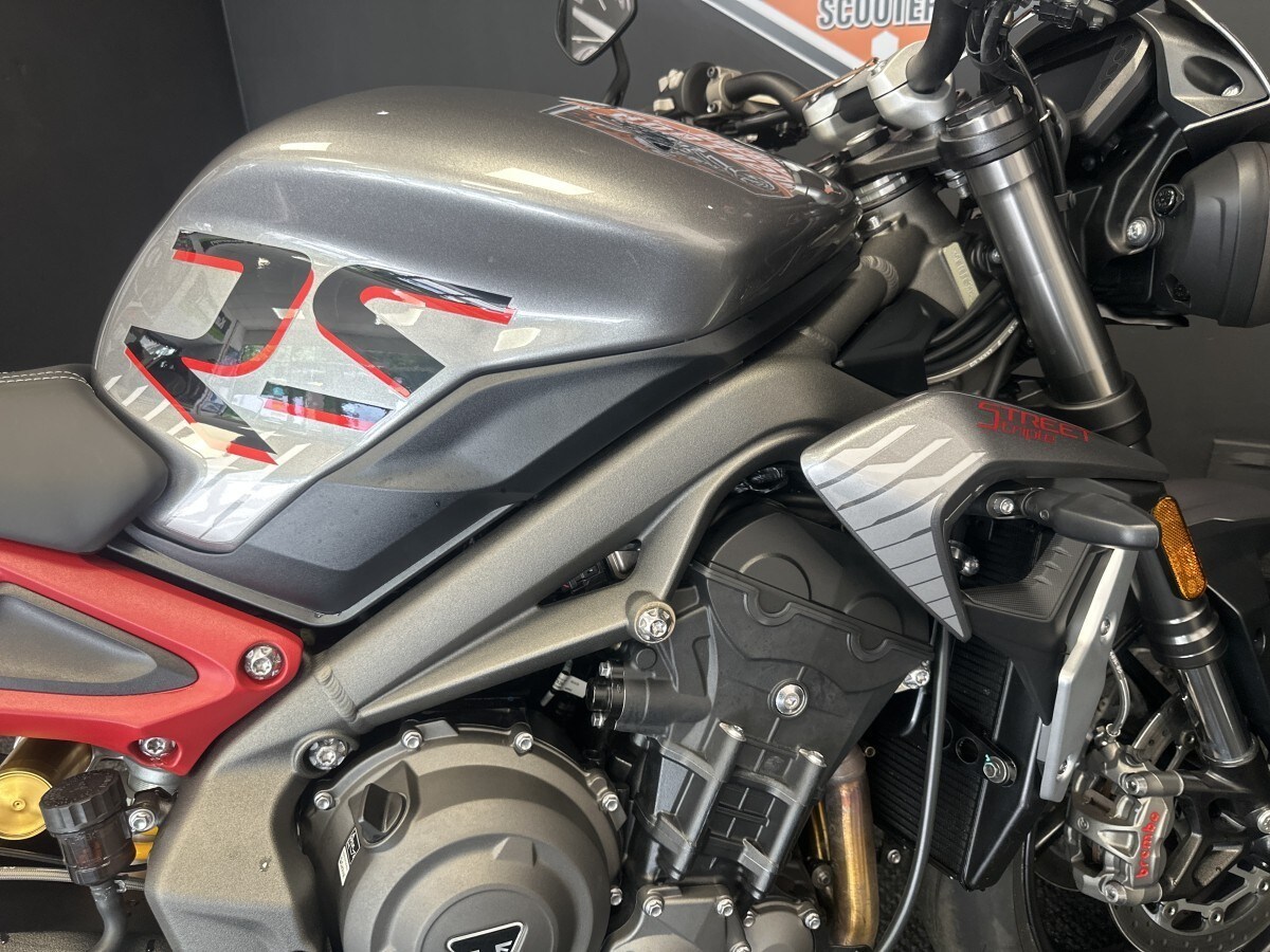 Triumph STREET TRIPLE RS