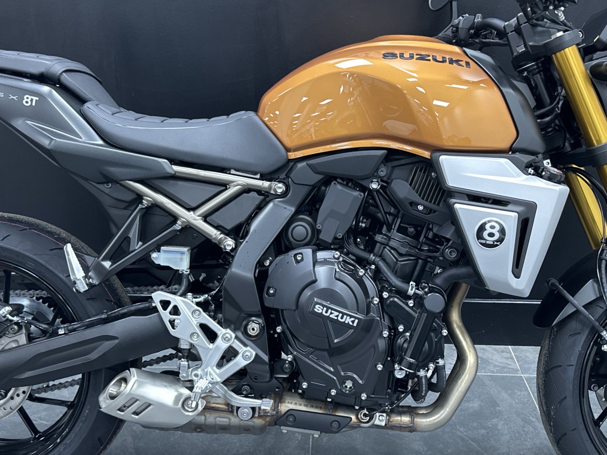 Suzuki GSX-8T