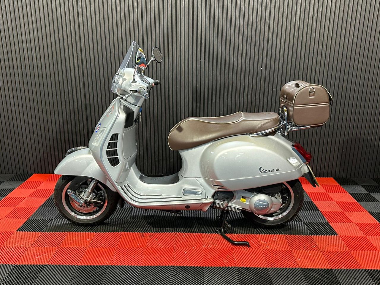 Used Piaggio Vespa GTS for sale - 78435240: Photo 11