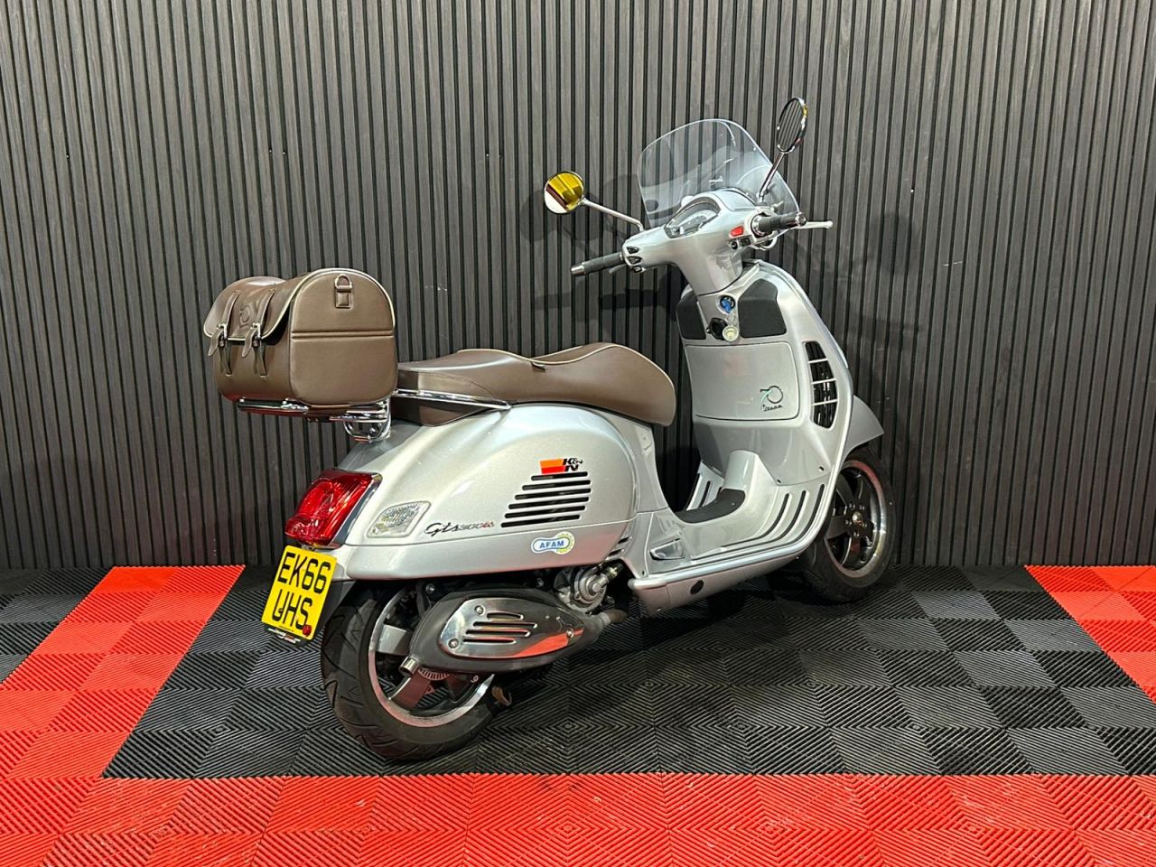 Used Piaggio Vespa GTS for sale - 78435240: Photo 6