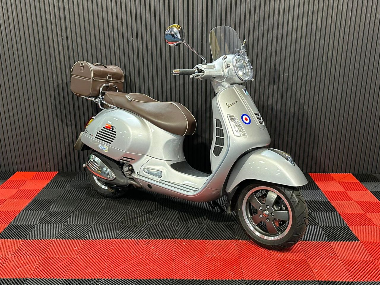 Used Piaggio Vespa GTS for sale - 78435240: Photo 8