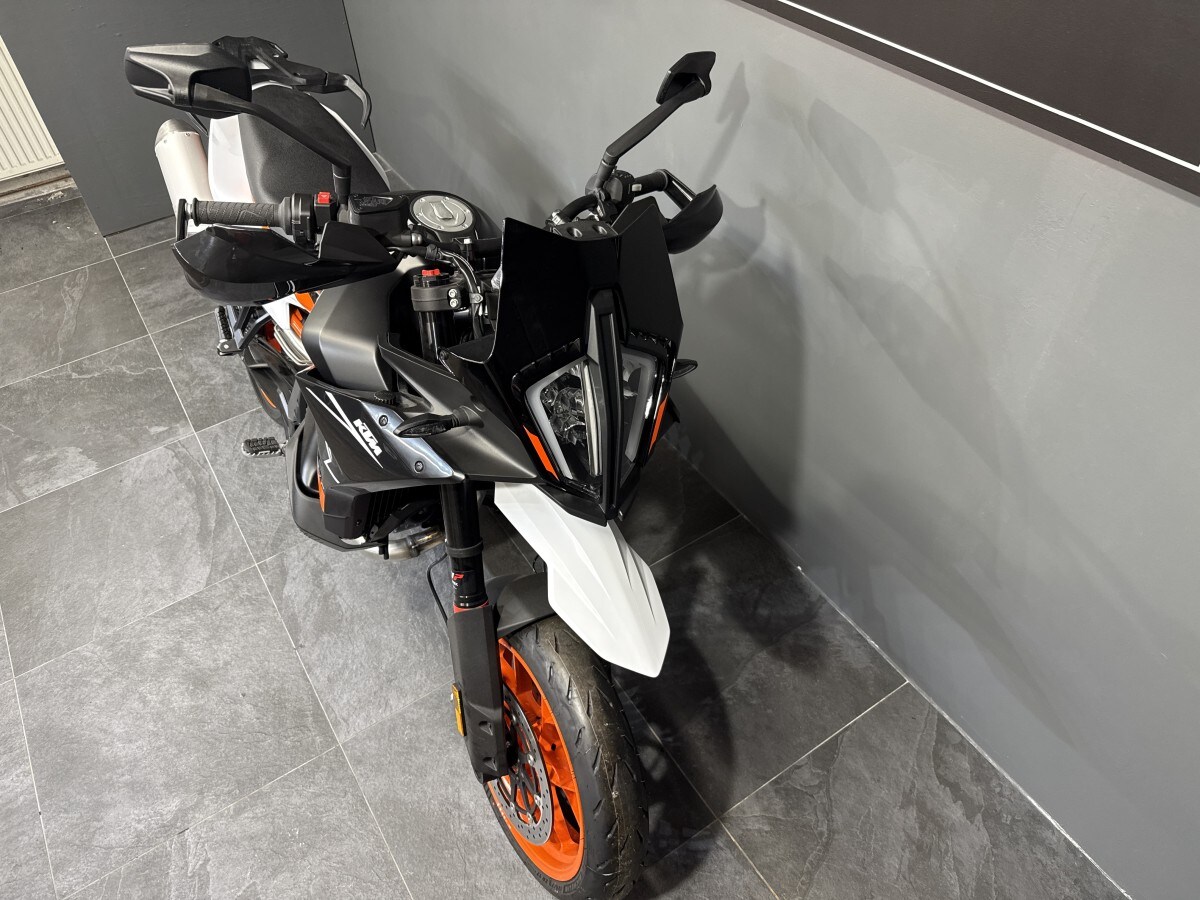 KTM 890 SMT 2024 MODEL
