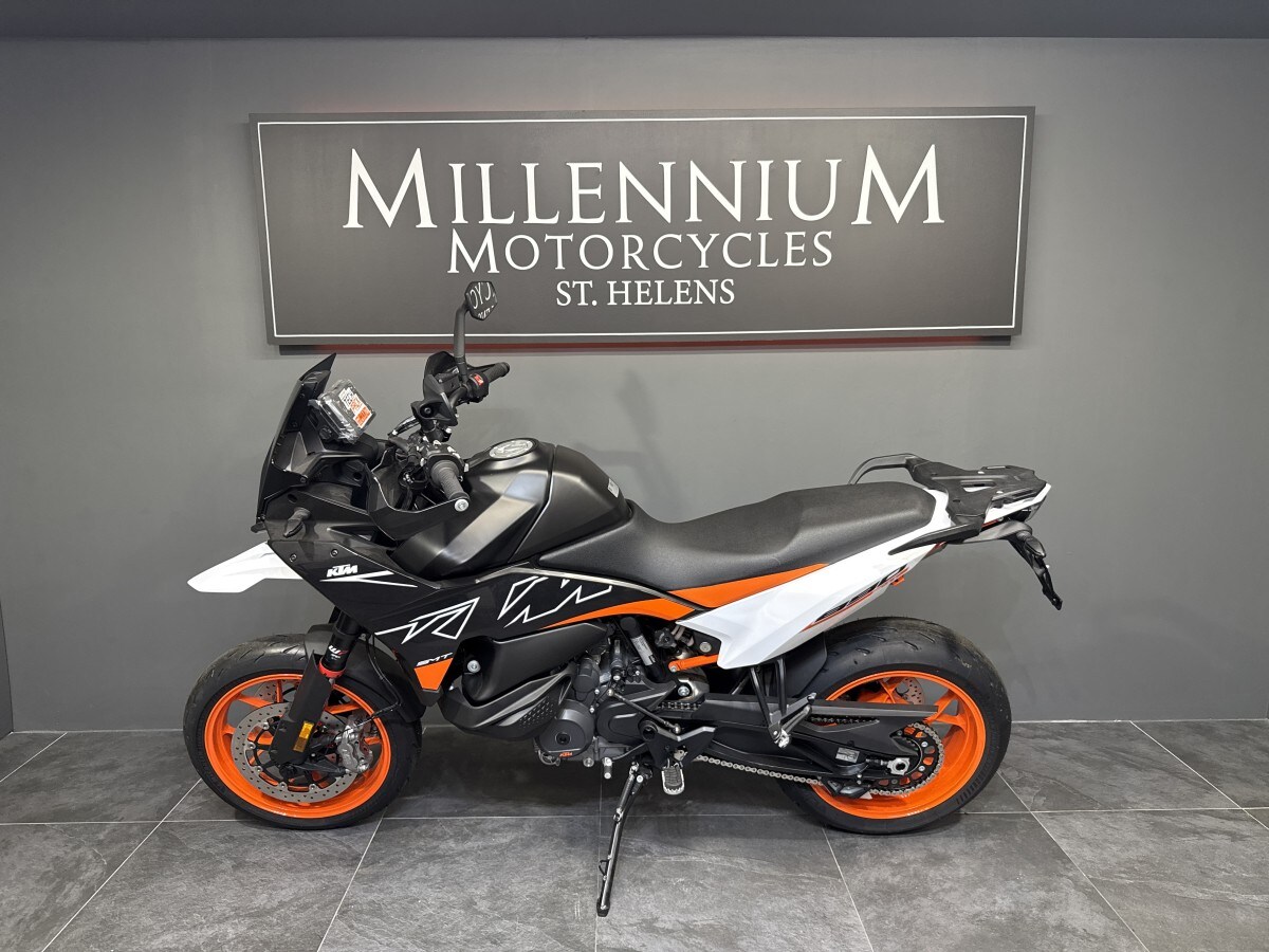 KTM 890 SMT 2024 MODEL