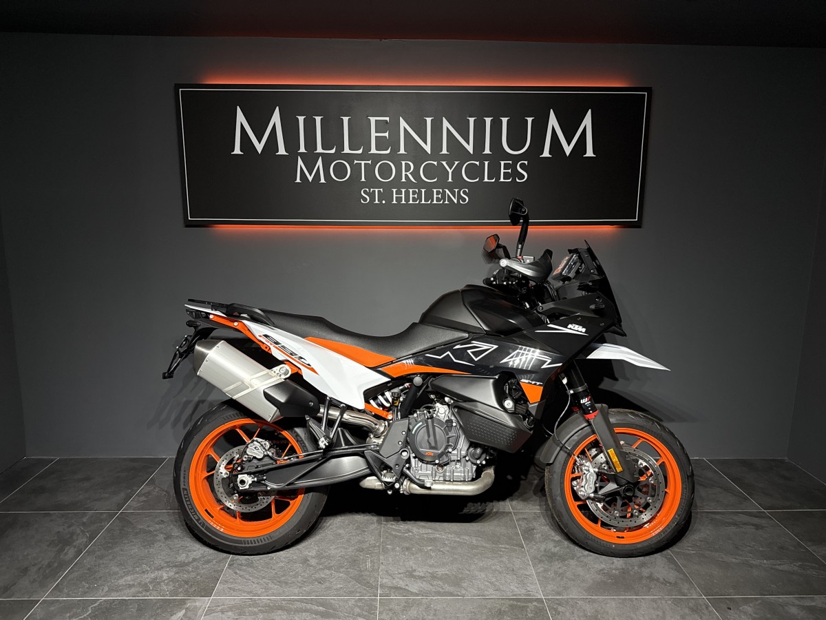 KTM 890 SMT 2024 MODEL