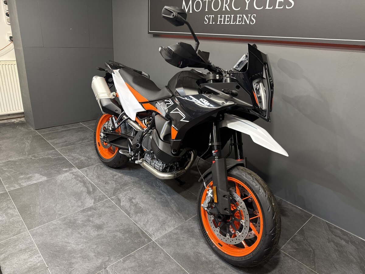 KTM 890 SMT 2024 MODEL