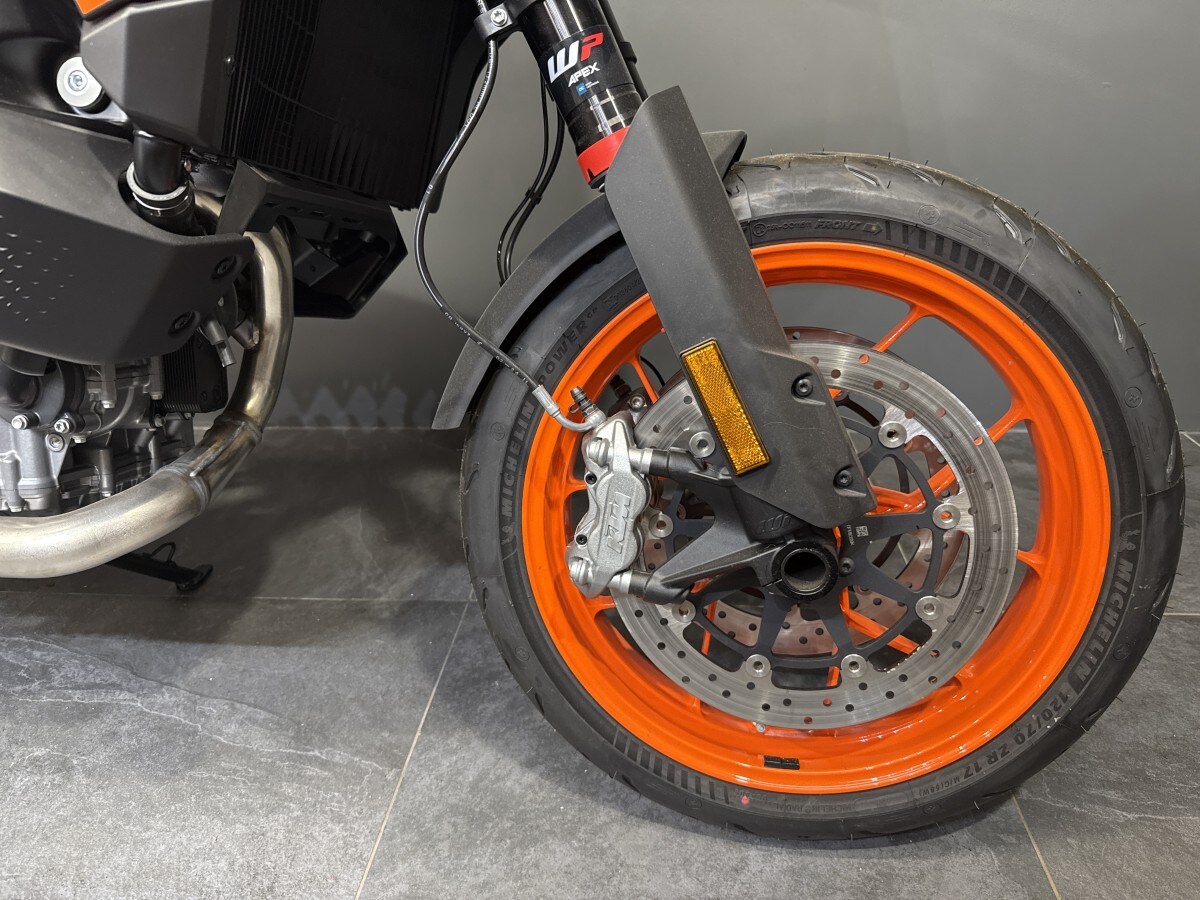 KTM 890 SMT 2024 MODEL