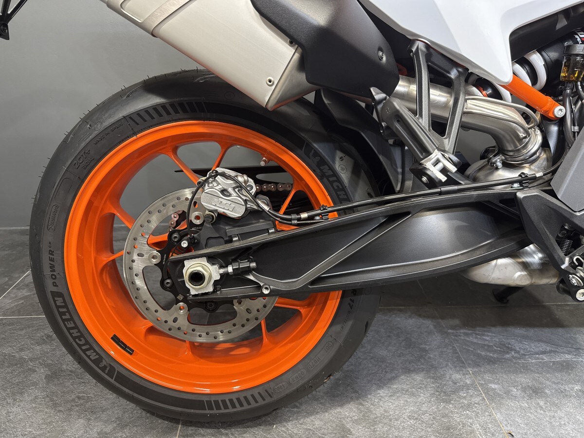 KTM 890 SMT 2024 MODEL