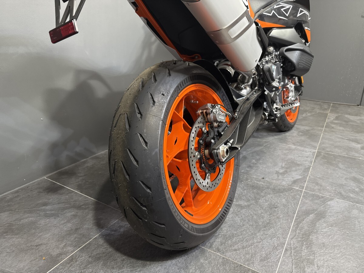 KTM 890 SMT 2024 MODEL