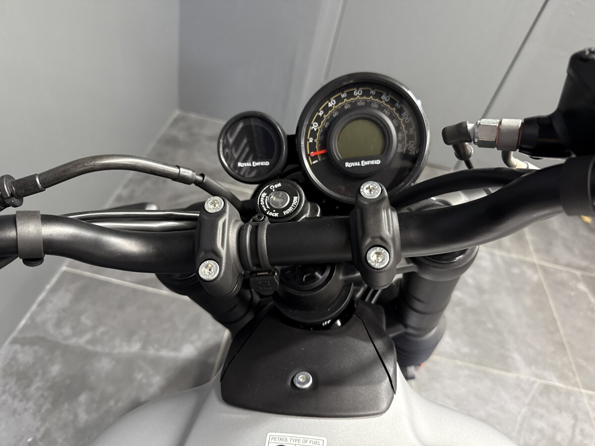 Royal Enfield Guerrilla 450 SPECIAL OFFER