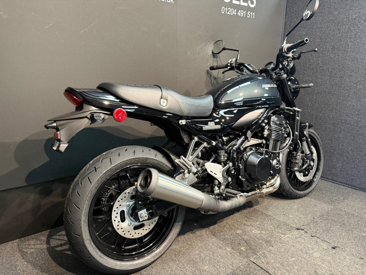 Kawasaki Z900RS Black Ball Edition