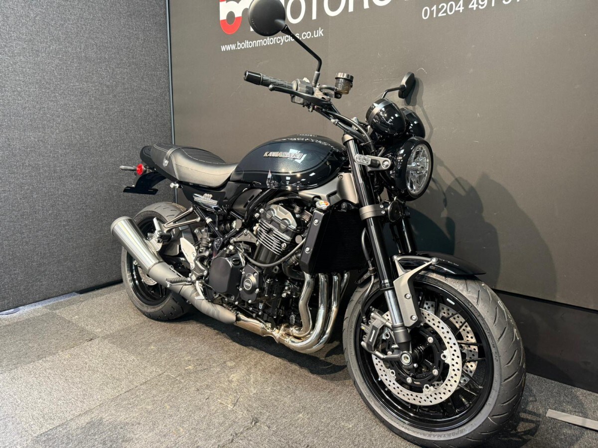 Kawasaki Z900RS Black Ball Edition