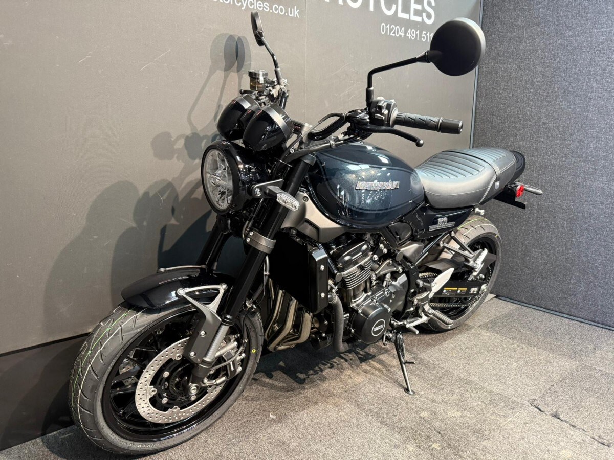 Kawasaki Z900RS Black Ball Edition