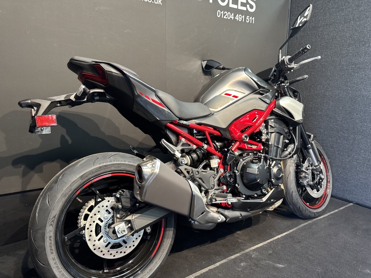 Kawasaki Z900 ZR900
