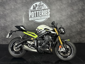 Used Triumph STREET TRIPLE RS MOT 2024 for sale - bike-77866455: Photo