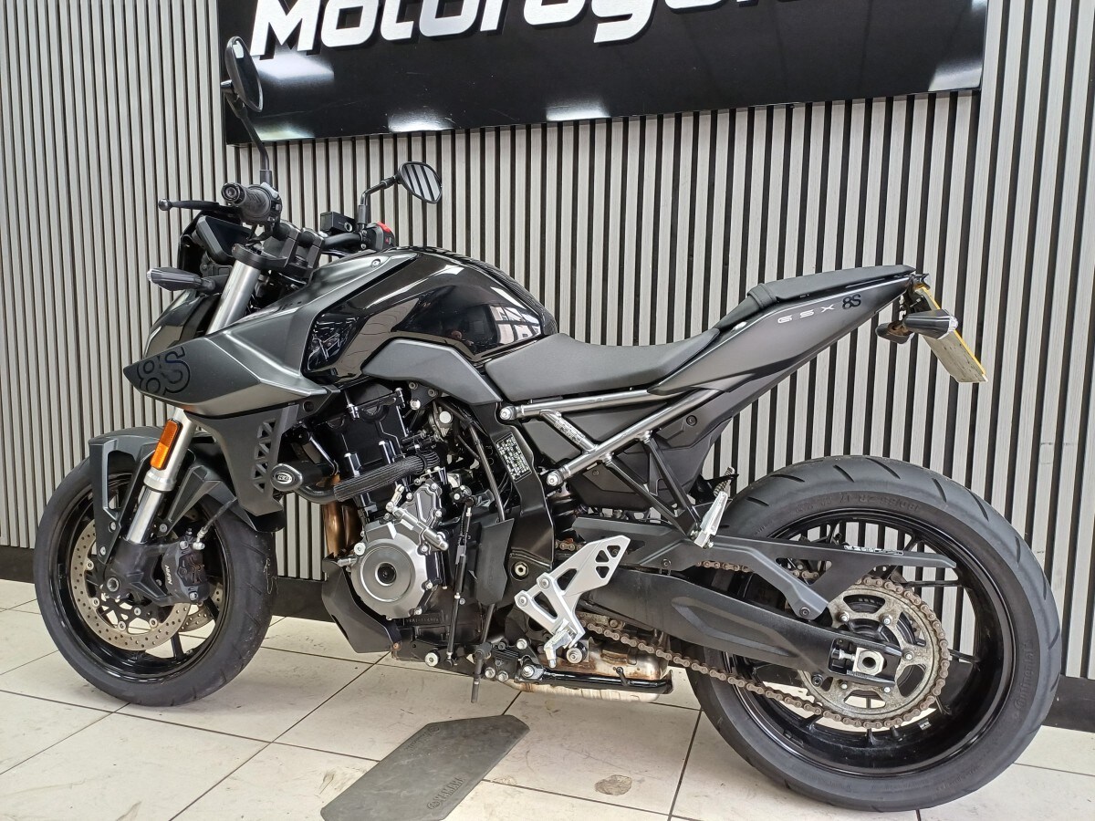 Suzuki GSX-8S