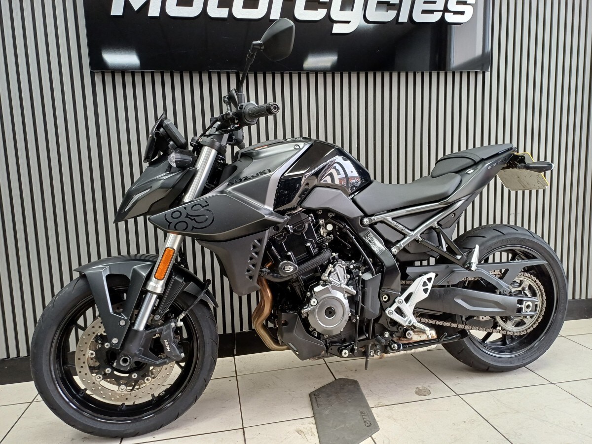 Suzuki GSX-8S