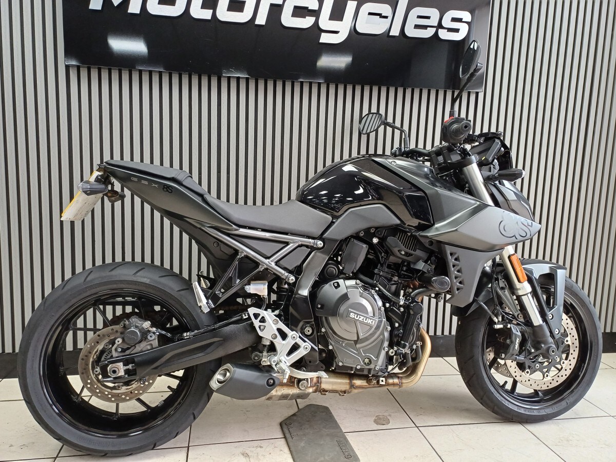 Suzuki GSX-8S