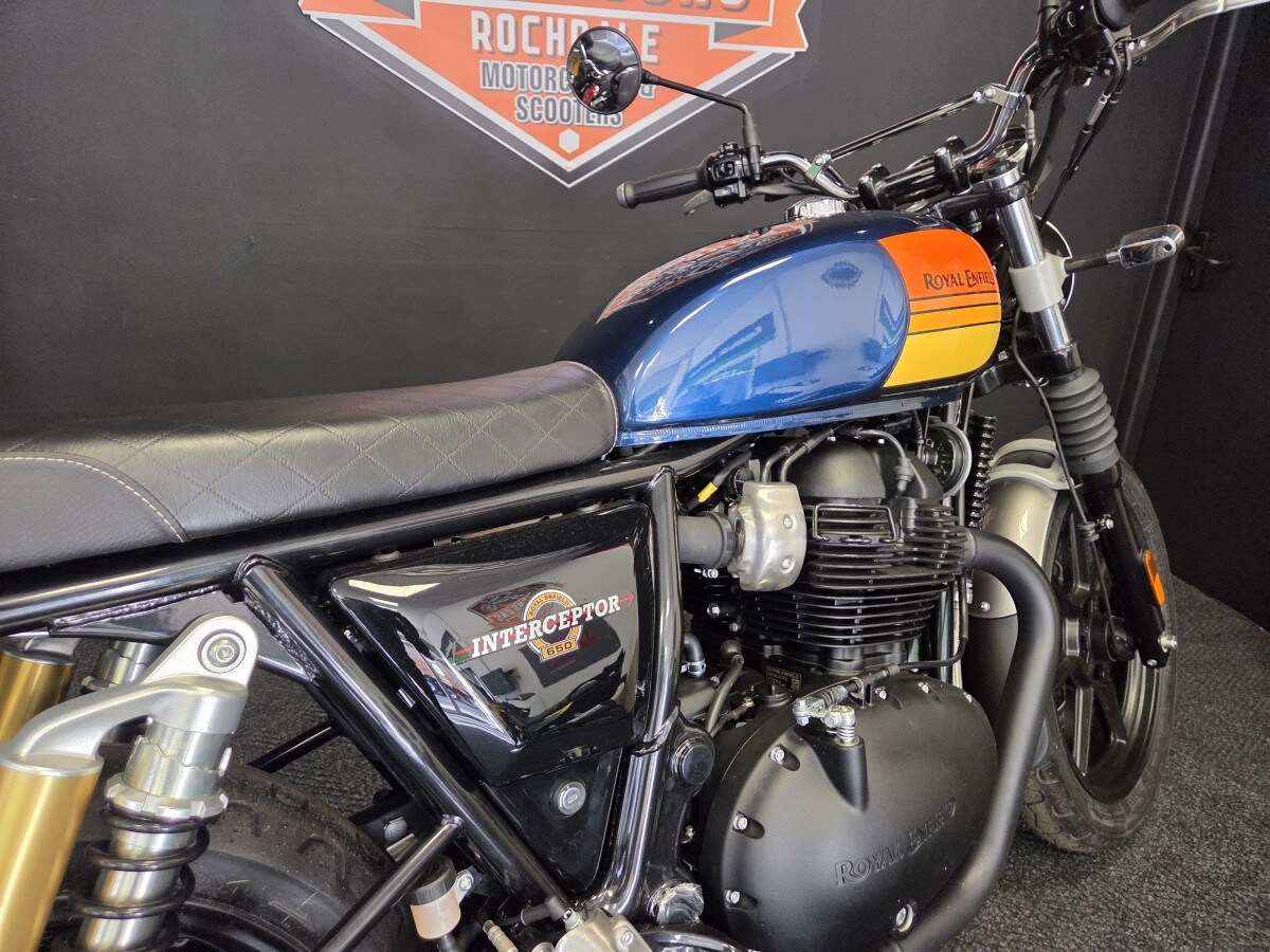Royal Enfield Interceptor 650 Twin Dark
