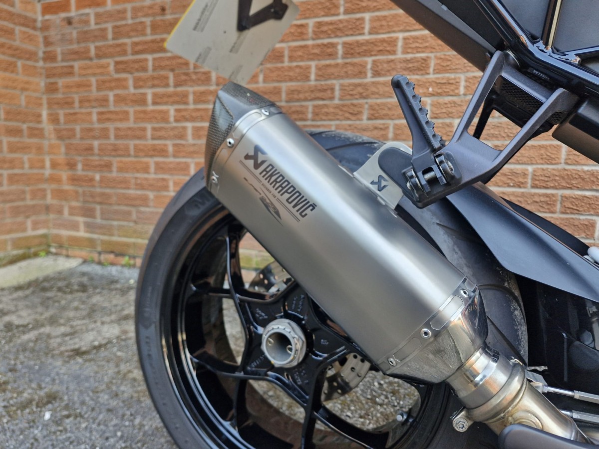 KTM 1290 SUPERDUKE R 19