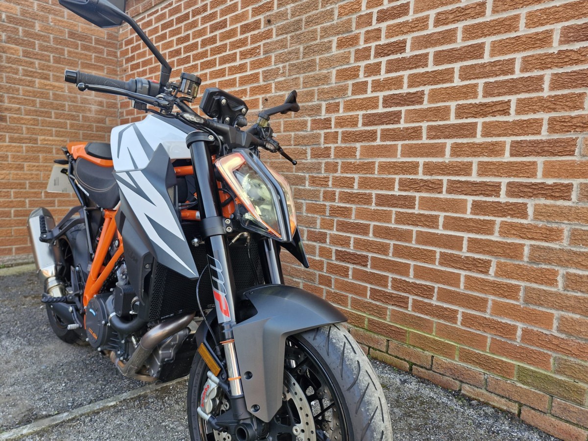 KTM 1290 SUPERDUKE R 19