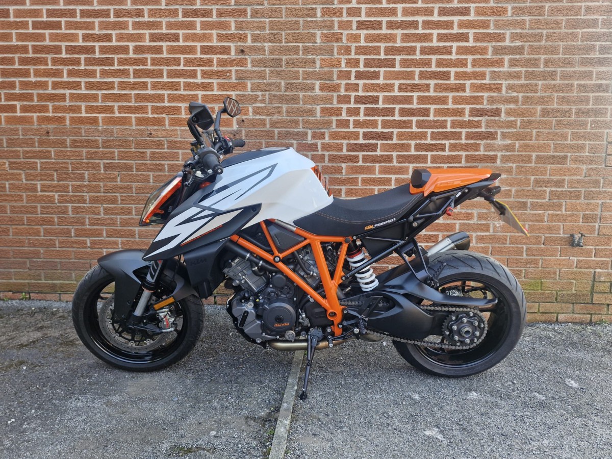 KTM 1290 SUPERDUKE R 19