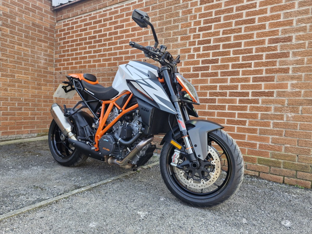 KTM 1290 SUPERDUKE R 19