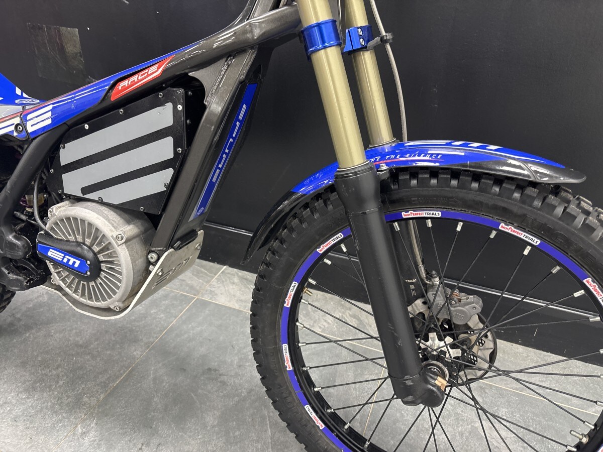 ELECTRIC MOTION EPURE RACE