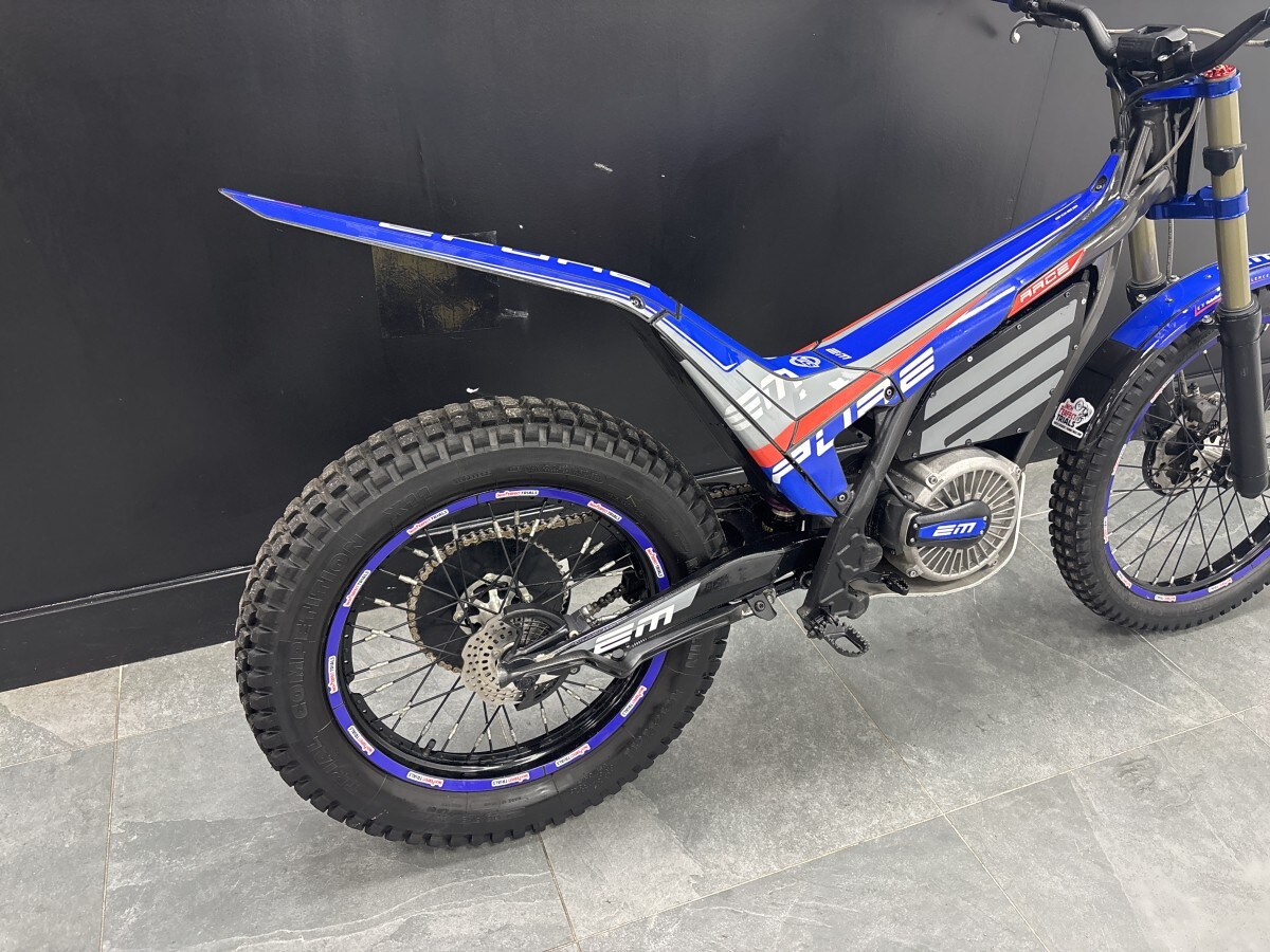 ELECTRIC MOTION EPURE RACE