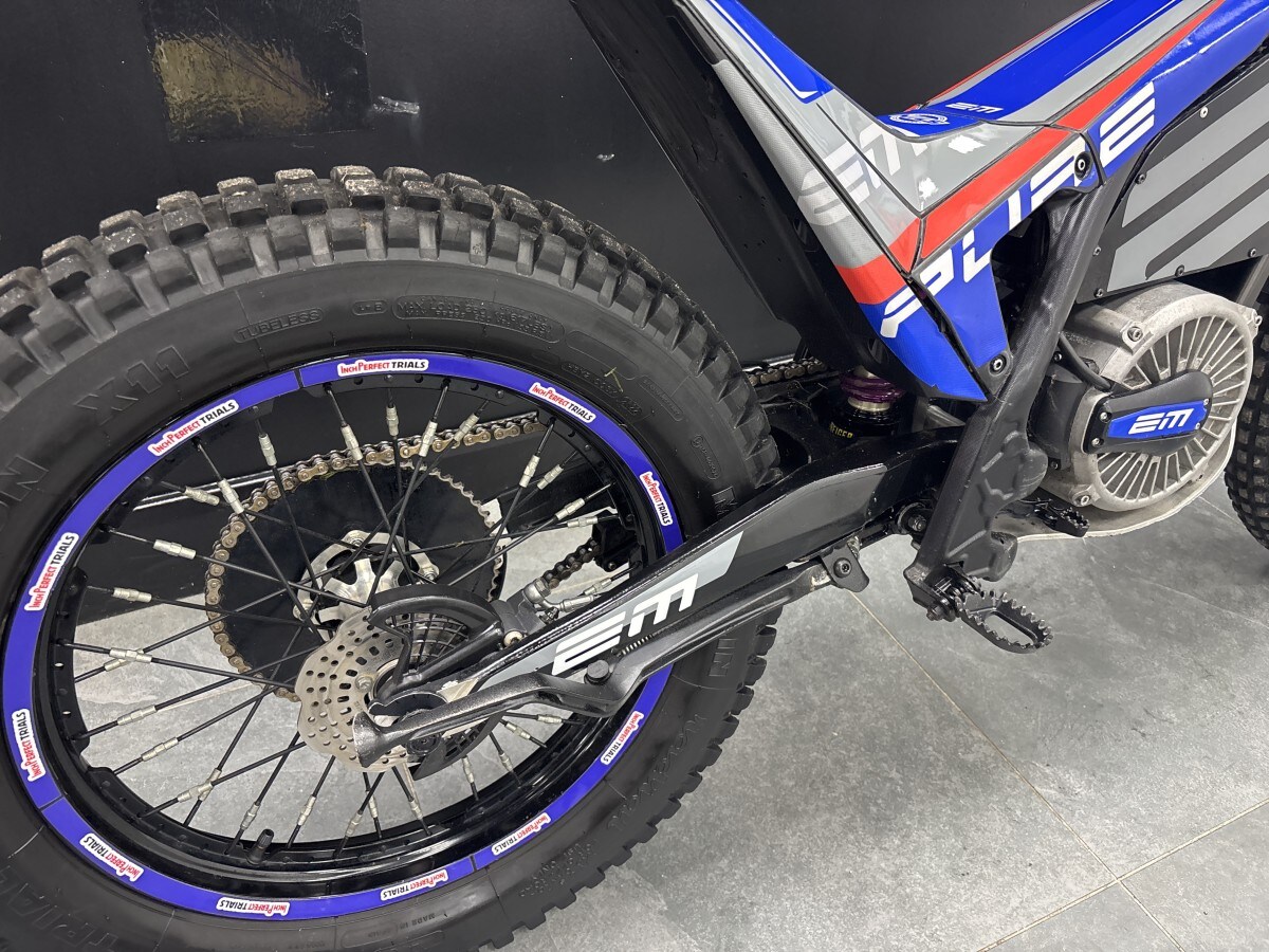 ELECTRIC MOTION EPURE RACE