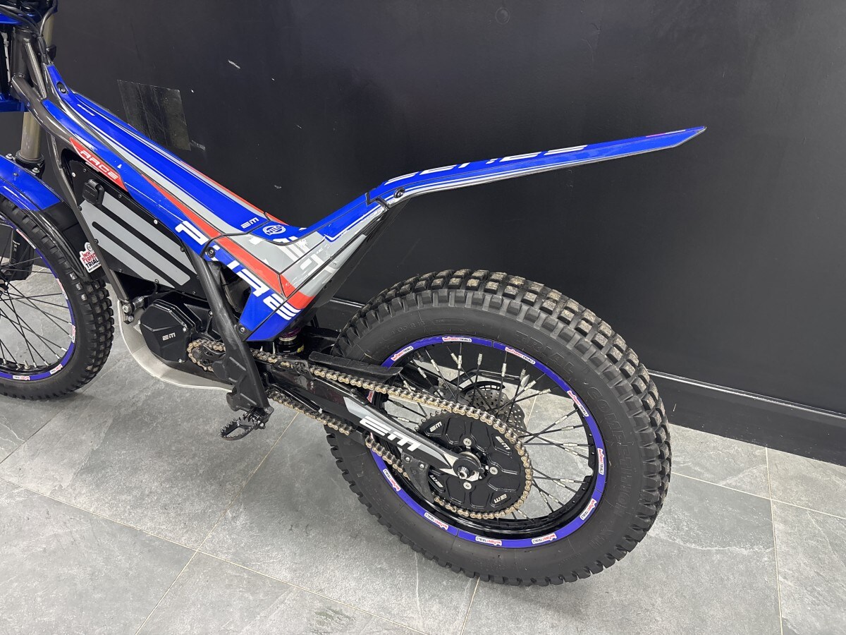 ELECTRIC MOTION EPURE RACE