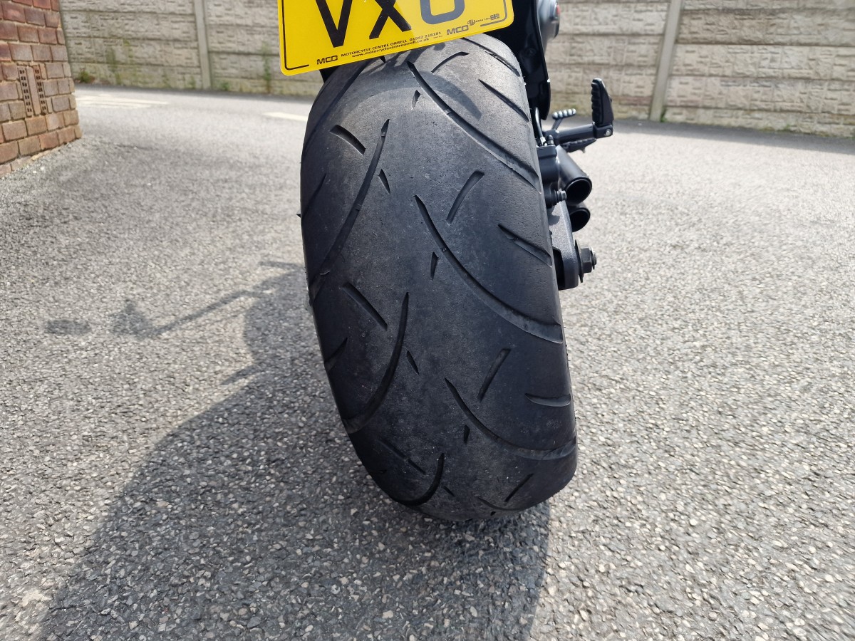 Harley-Davidson FXDR SOFTAIL 114 1868 19