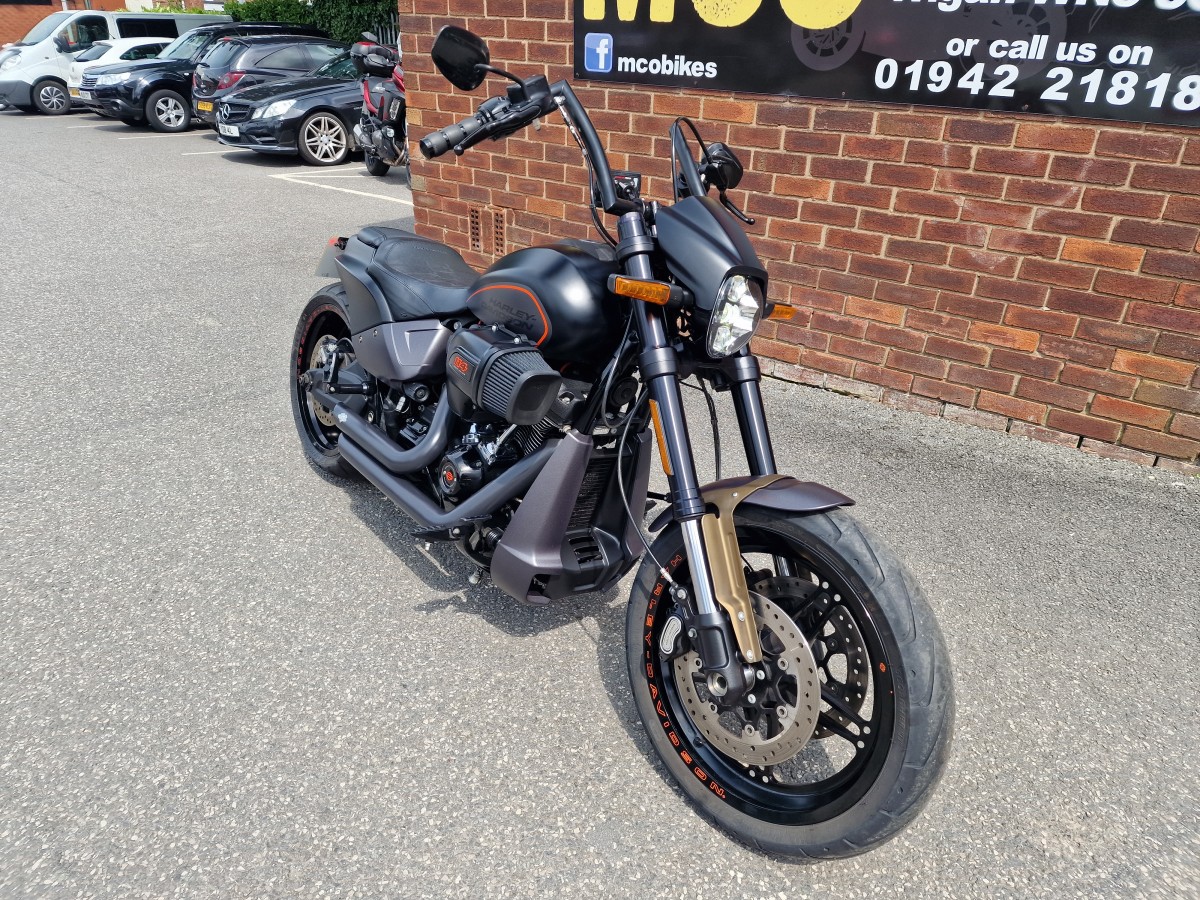 Harley-Davidson FXDR SOFTAIL 114 1868 19