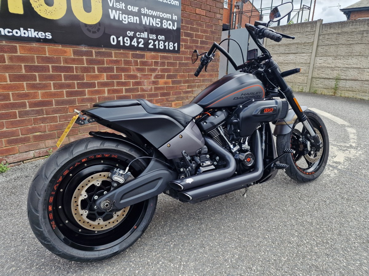 Harley-Davidson FXDR SOFTAIL 114 1868 19