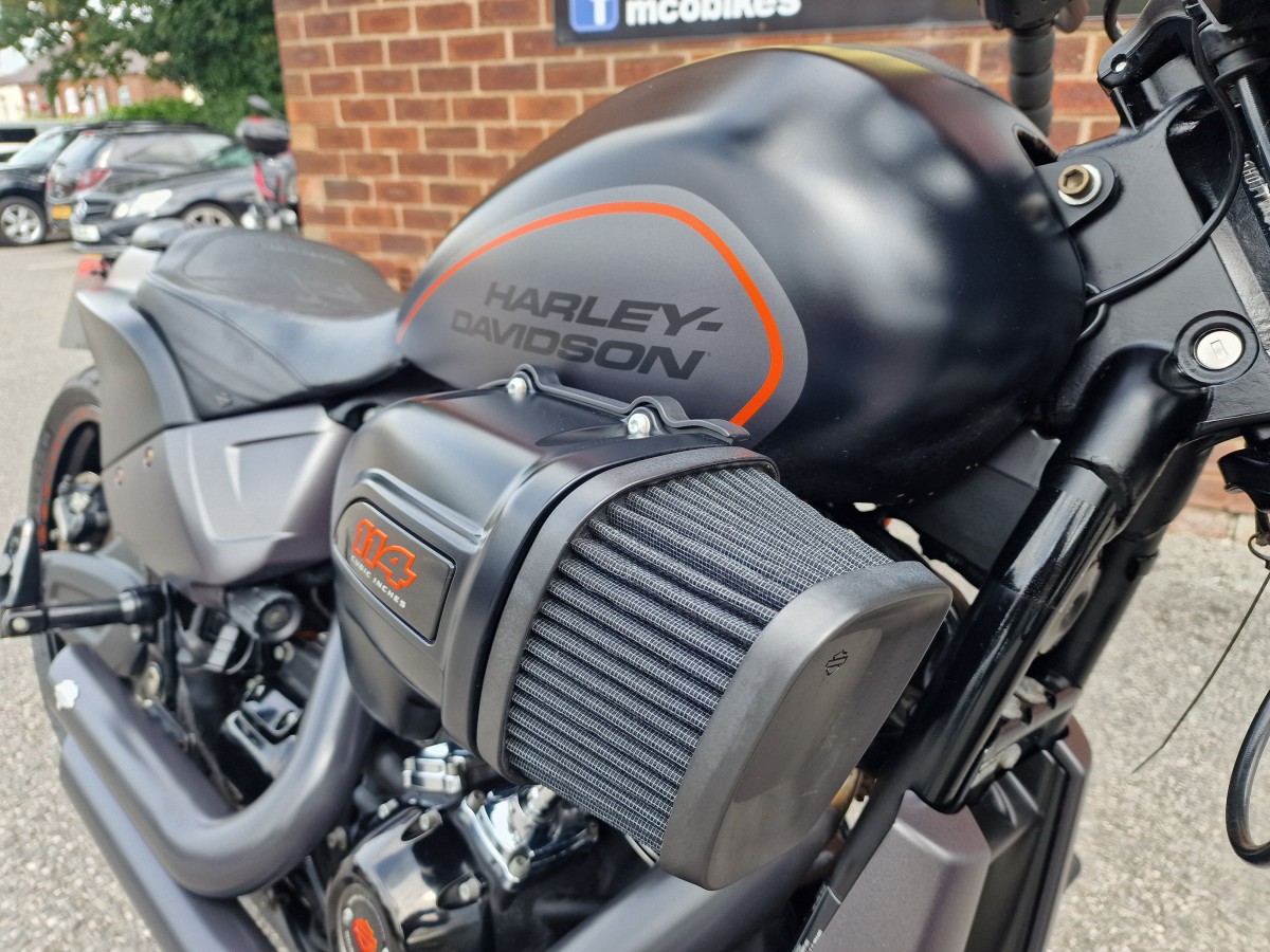 Harley-Davidson FXDR SOFTAIL 114 1868 19