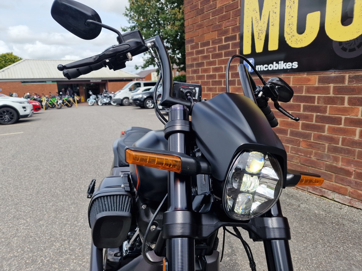 Harley-Davidson FXDR SOFTAIL 114 1868 19