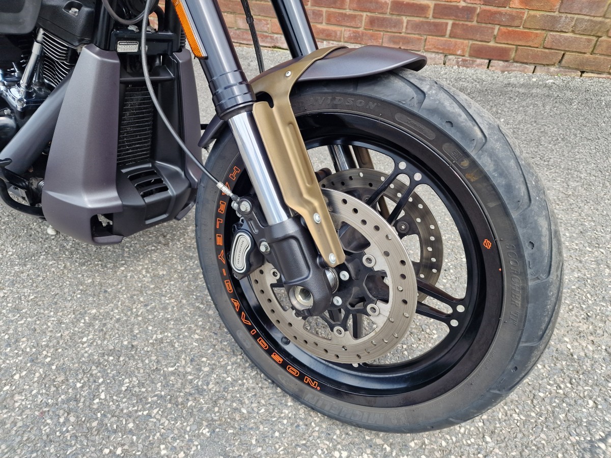 Harley-Davidson FXDR SOFTAIL 114 1868 19