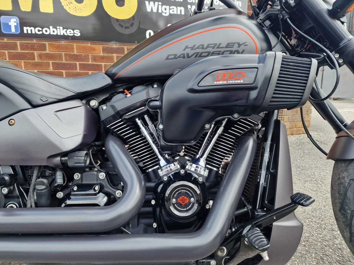 Harley-Davidson FXDR SOFTAIL 114 1868 19