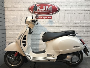 Used Piaggio VESPA GTS SUPER 300 HPS 2019 for sale - bike-77865695: Photo