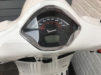 Used Piaggio VESPA GTS SUPER 300 HPS 2019 for sale - bike-77865695: Photo