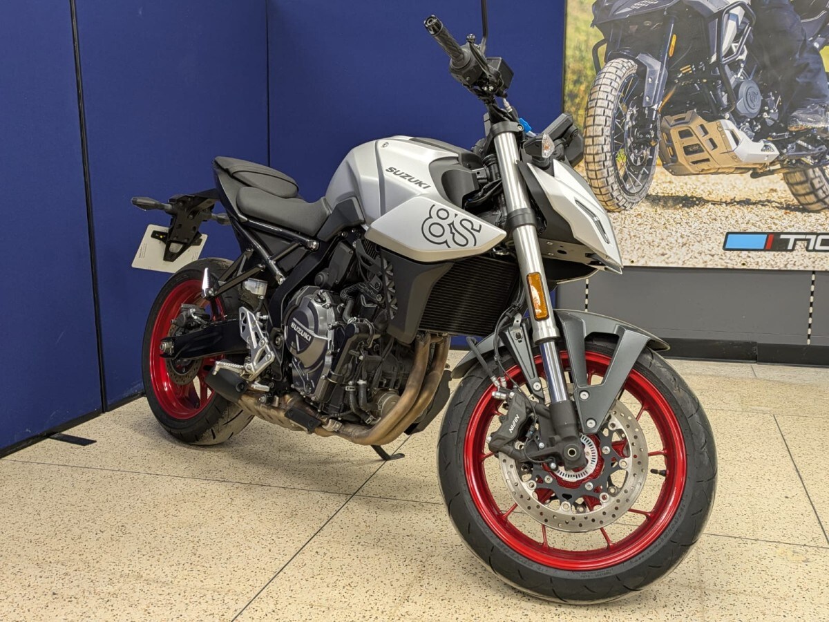 Suzuki GSX-8S