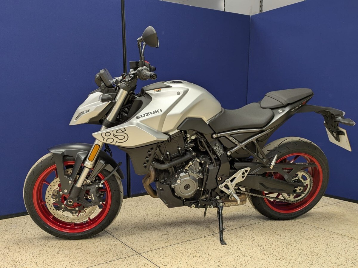Suzuki GSX-8S