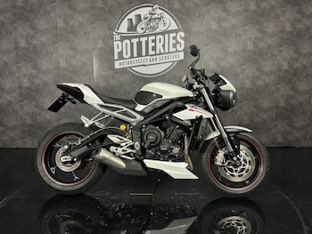 Used Triumph STREET TRIPLE RS 2019 for sale - bike-77866454: Photo