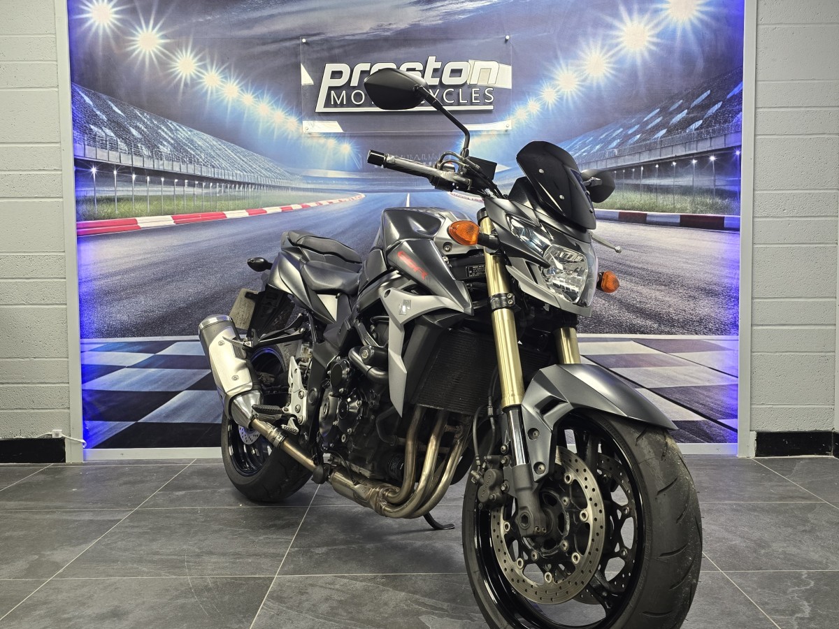 Suzuki GSR 750 L3