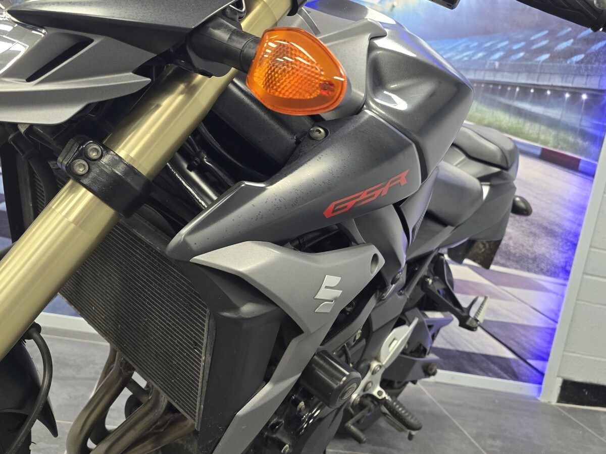 Suzuki GSR 750 L3