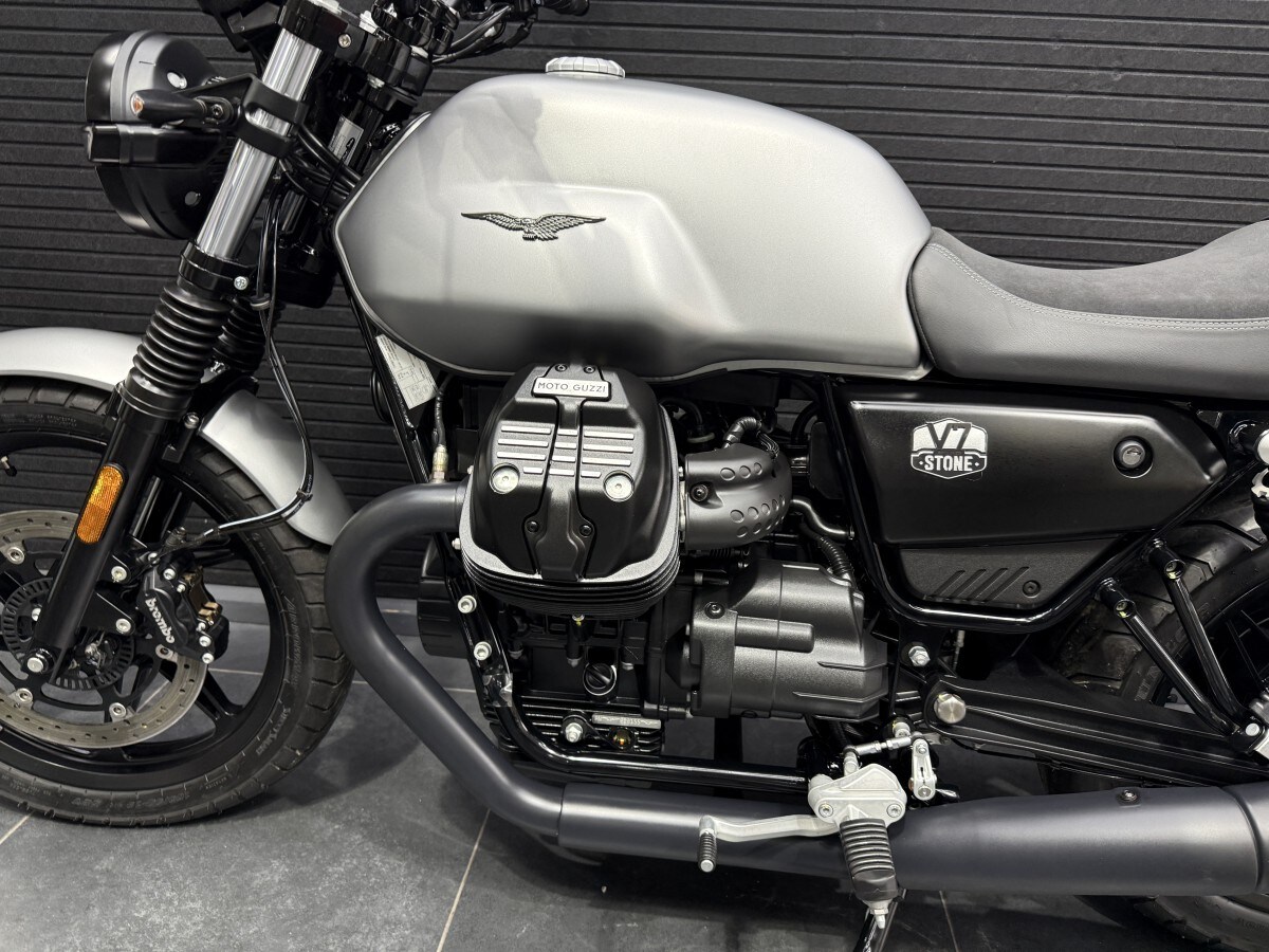 Moto Guzzi V7 IV STONE
