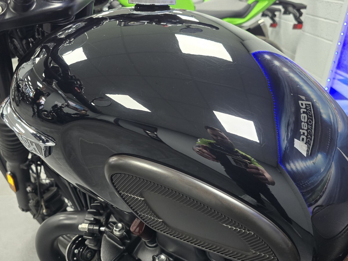 Triumph BONNEVILLE T120 BLACK